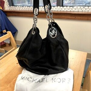 MICHAEL KORS Black Leather Handbag/Shoulder bag! Excellent Condition!